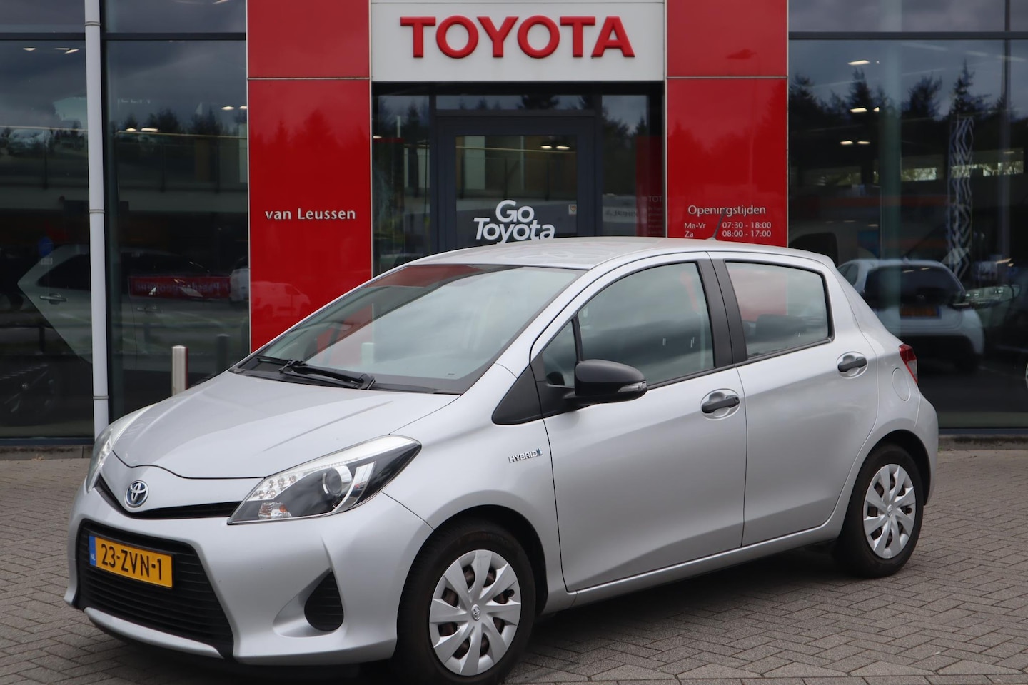 Toyota Yaris - 1.5 HYBRID 5-DEURS CLIMA NAVIGATIE CRUISE NL-AUTO - AutoWereld.nl