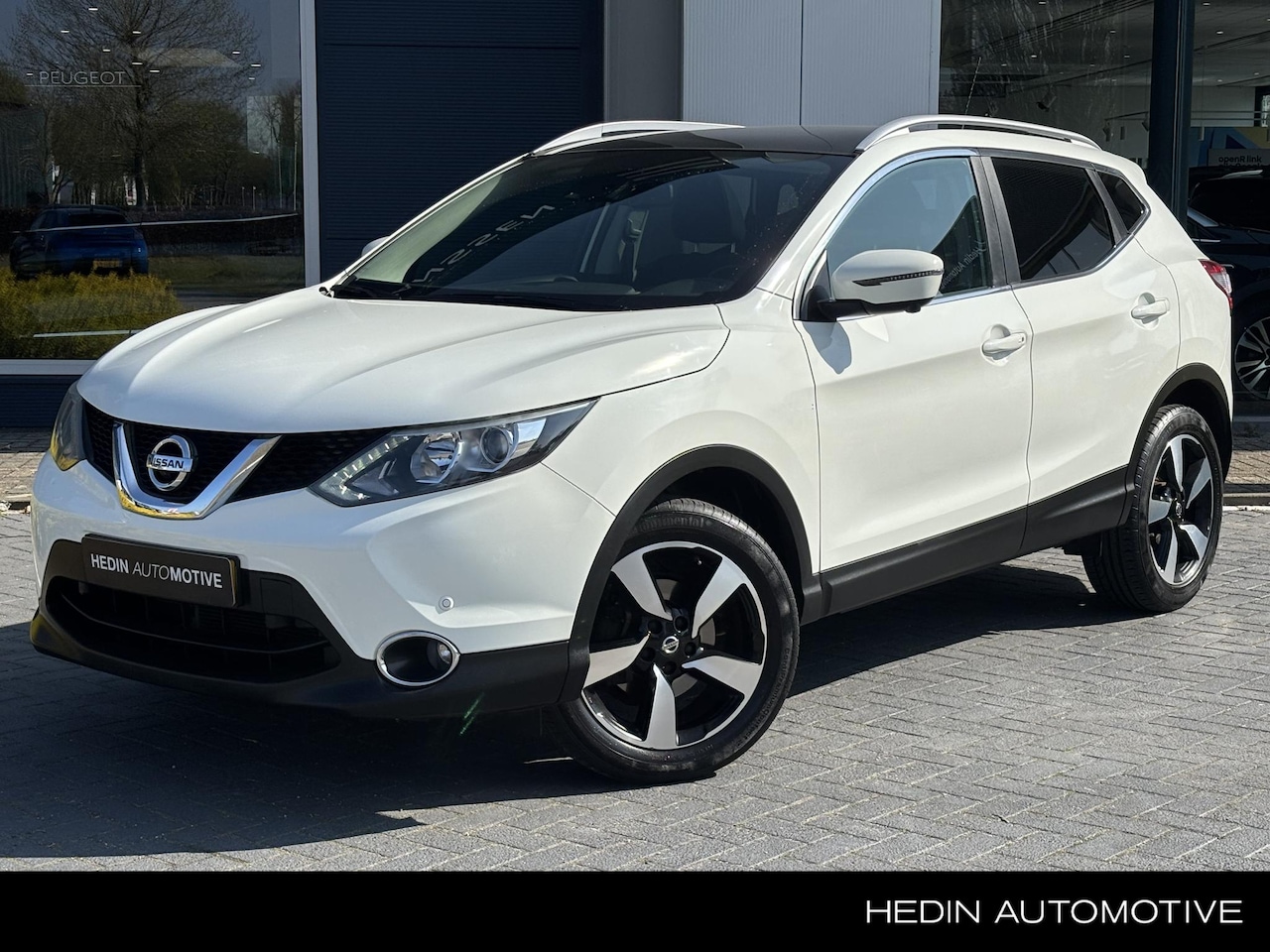 Nissan Qashqai - 115PK Connect Edition | Navigatie | Panoramadak | Trekhaak | AVM Camera's - AutoWereld.nl