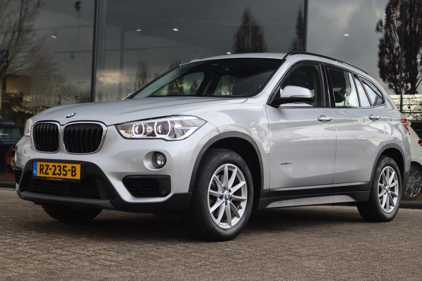 BMW X1 - SDRIVE18I EXECUTIVE | LED | CAMERA | NAVI | CRUISE | PDC | LMV - AutoWereld.nl