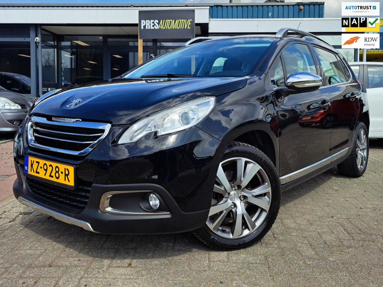 Peugeot 2008 - 1.2 PureTech Allure | AUTOMAAT - AutoWereld.nl