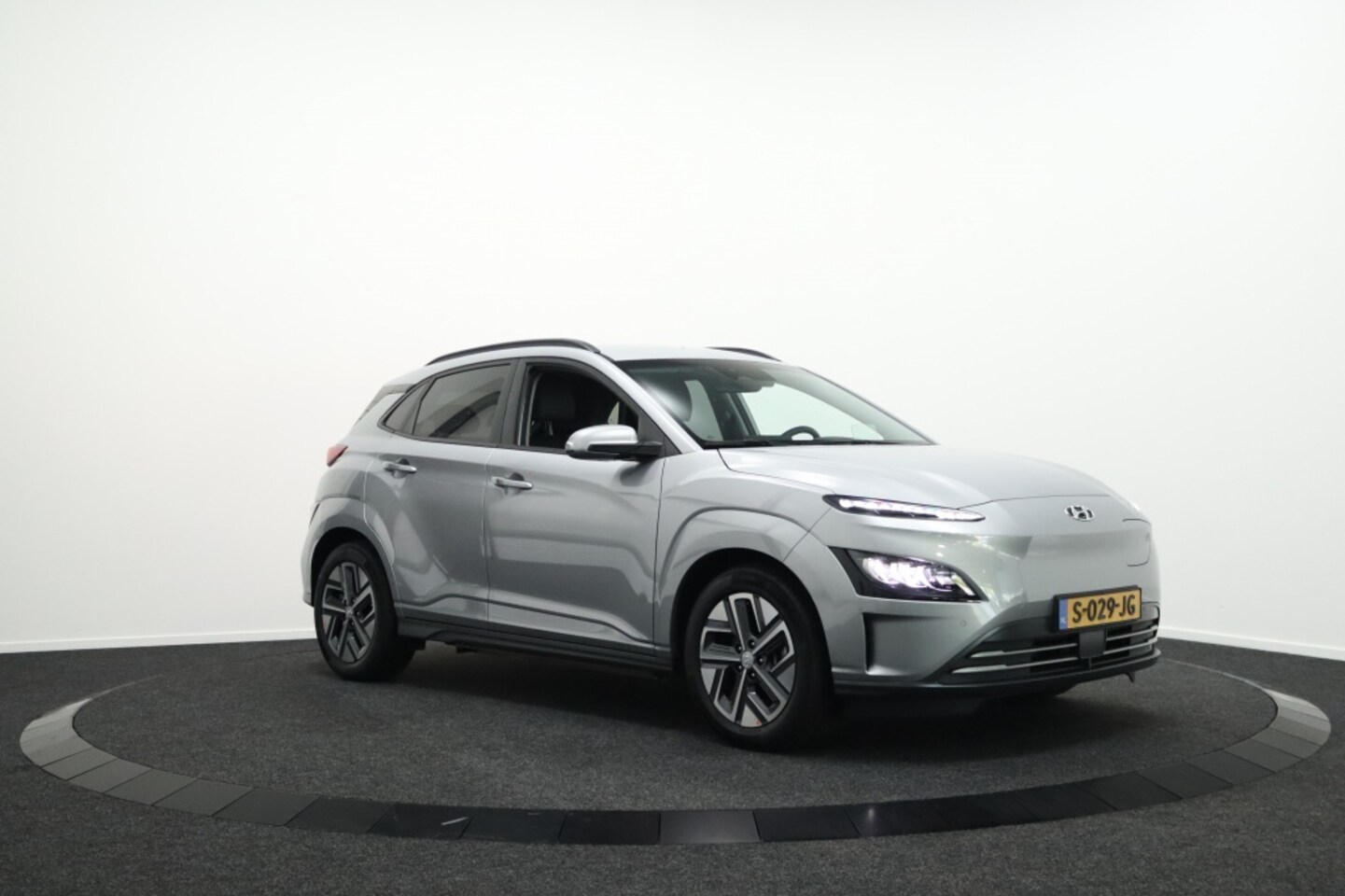 Hyundai Kona Electric - EV Premium 64 kWh | Private lease €599 p.m. - AutoWereld.nl