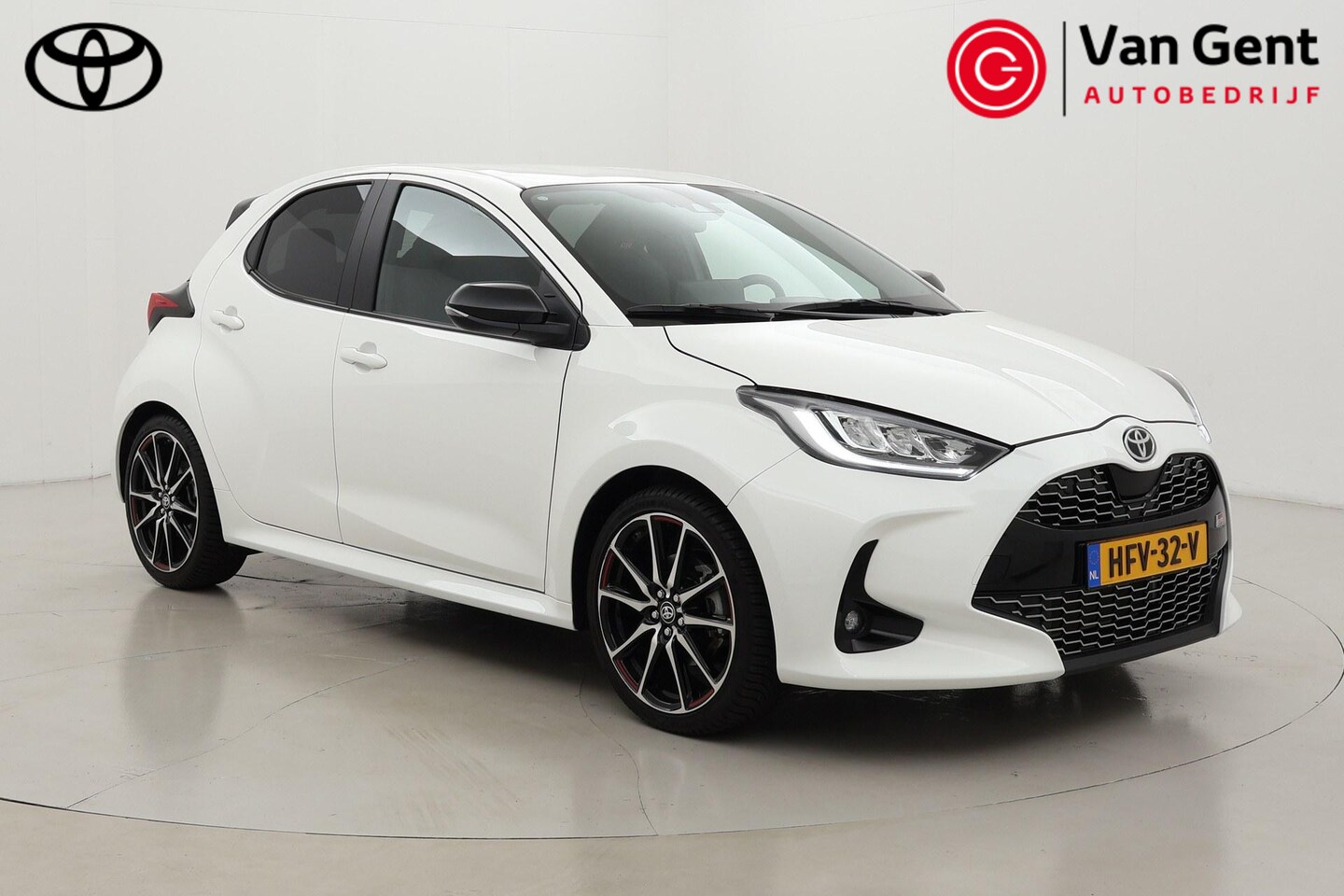 Toyota Yaris - 1.5 Hybrid GR Sport | Dodehoek detectie | Stoelverwarming | 18 inch | Apple Carplay / Andr - AutoWereld.nl