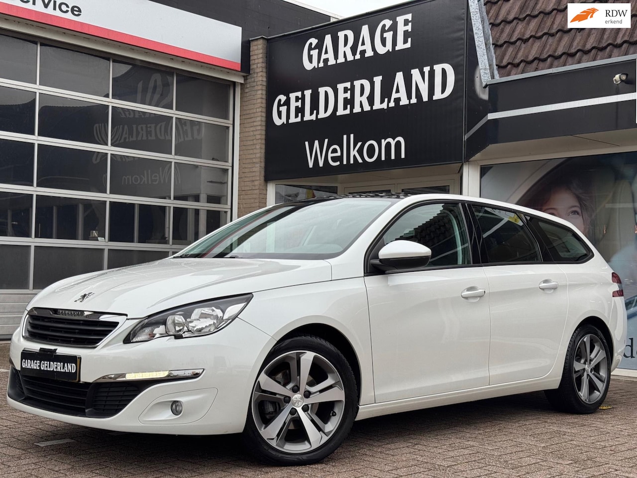 Peugeot 308 SW - 1.2 Allure | Parelmoer | Pano | Navi | Xenon | Full-Led | Leder | Cruise | Climate | Pdc | - AutoWereld.nl
