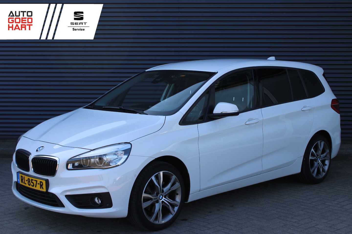 BMW 2-serie Gran Tourer - 218i High Executive Vol-Leder Navigatie Stoelverwarming Full-LED - AutoWereld.nl
