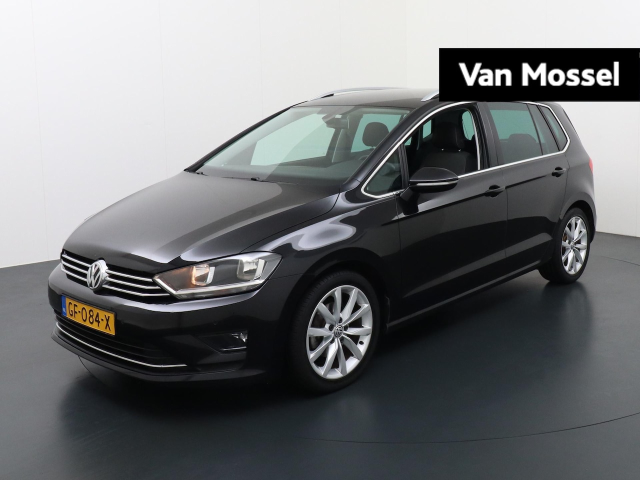 Volkswagen Golf Sportsvan - 1.2 TSI Highline | Automaat | LM velgen | Cruise control | Parkeer sensoren - AutoWereld.nl