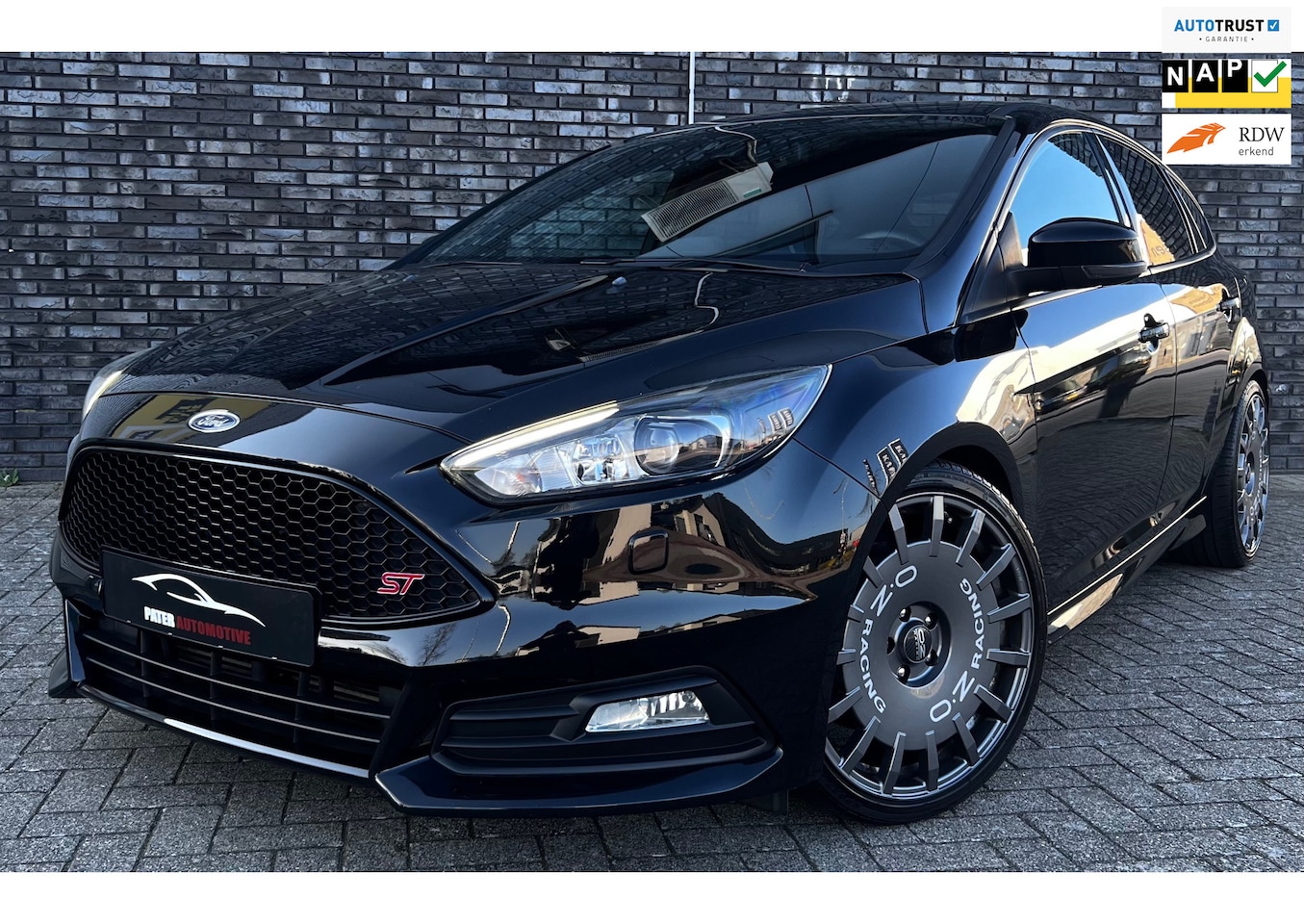 Ford Focus - 2.0 ST-2 250PK Bi-Xenon|Shortshifter|Bull-X|Verlaagd|OZ-Racing Wheels|Led|Cruise Control - AutoWereld.nl