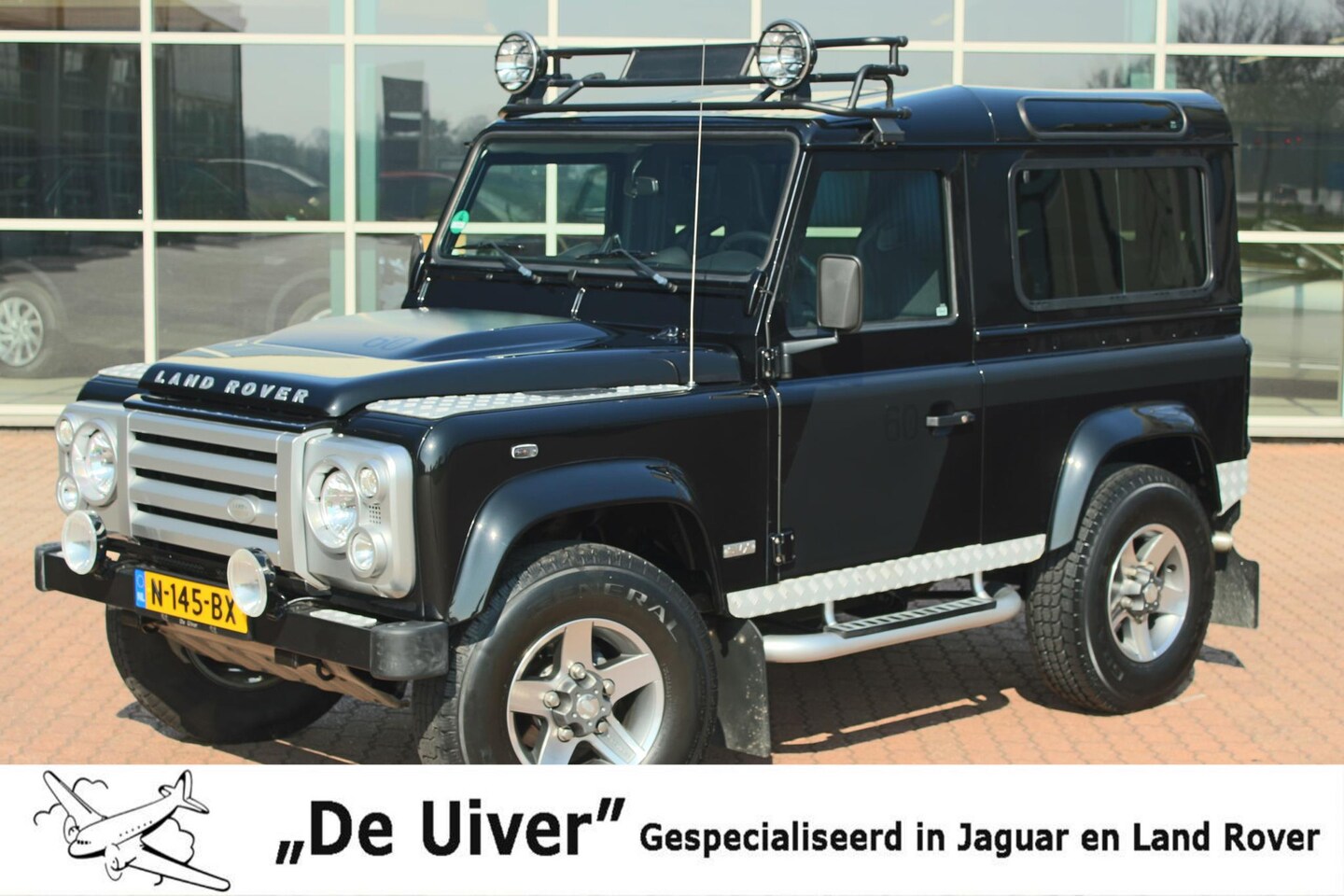 Land Rover Defender 90 - 2.4 TD SW SVX 60th Anniversary „De Uiver” Special - AutoWereld.nl