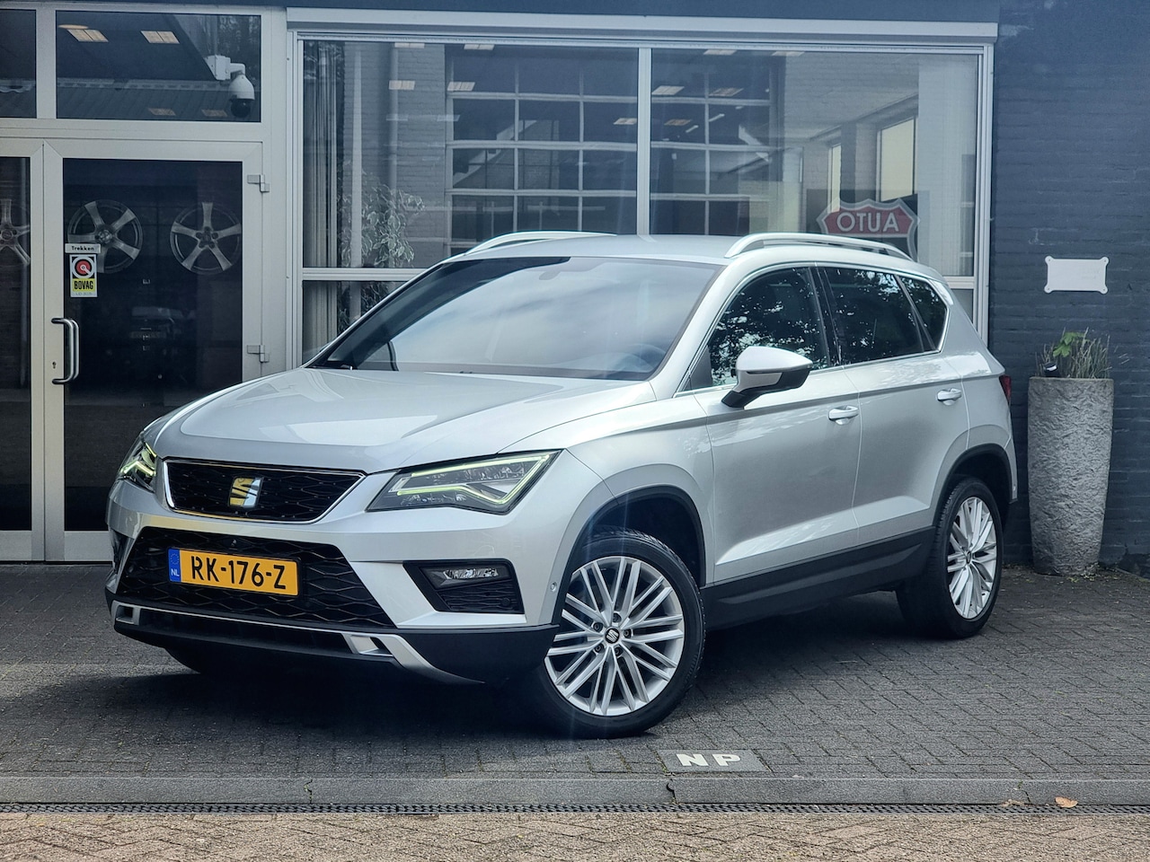 Seat Ateca - 1.4 EcoTSI Xcellence 360 CAMERA / CARPLAY / KEYLESS / CRUISE - AutoWereld.nl
