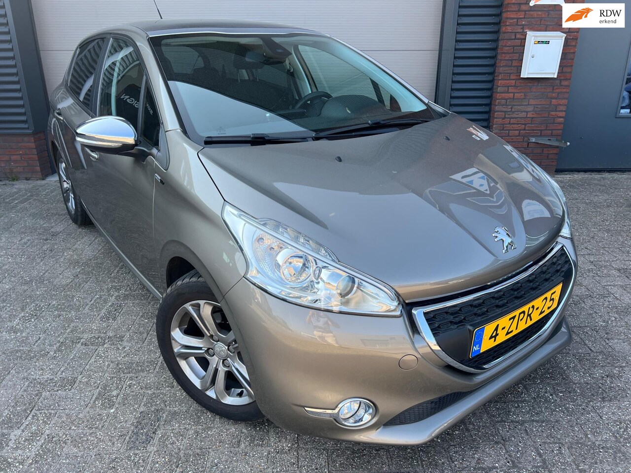 Peugeot 208 - 1.2 PureTech Style Pack Plus / Pano / Navi / PDC / Cruise - AutoWereld.nl