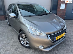 Peugeot 208 - 1.2 PureTech Style Pack Plus / Pano / Navi / PDC / Cruise