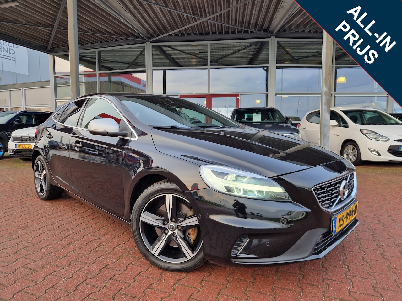 Volvo V40 - 1.5 T3 Polar+ Sport 12 MND BOVAG GAR | NAVI | TREKHAAK | PANO | STOELVERW | CAMERA | LMV 1 - AutoWereld.nl
