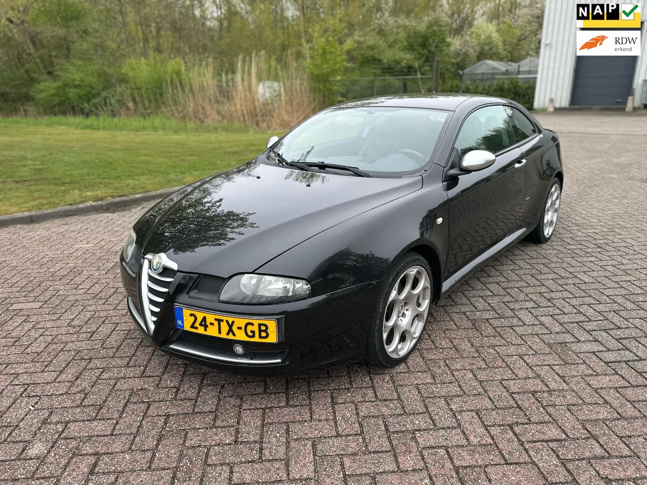 Alfa Romeo GT - 2.0 JTS Distinctive/AIRCO/CRUISE/LEDER - AutoWereld.nl