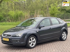 Ford Focus - 1.6-16V Futura/AIRCO/CRUISE/TREKHAAK