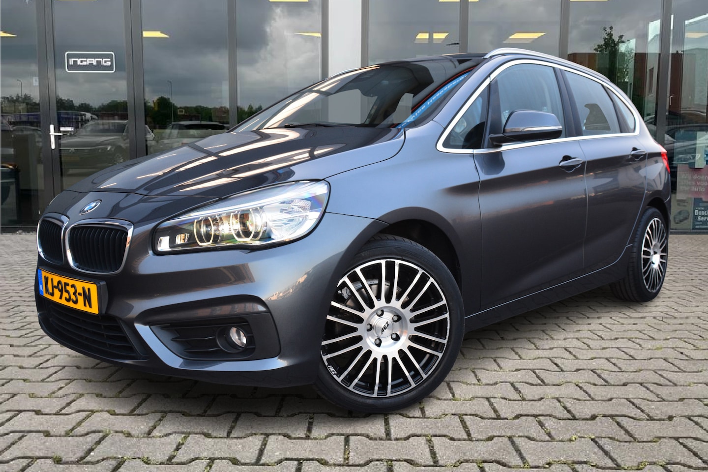 BMW 2-serie Active Tourer - 218i Centennial Executive | Cruise | Trekhaak | 18 Inch | - AutoWereld.nl