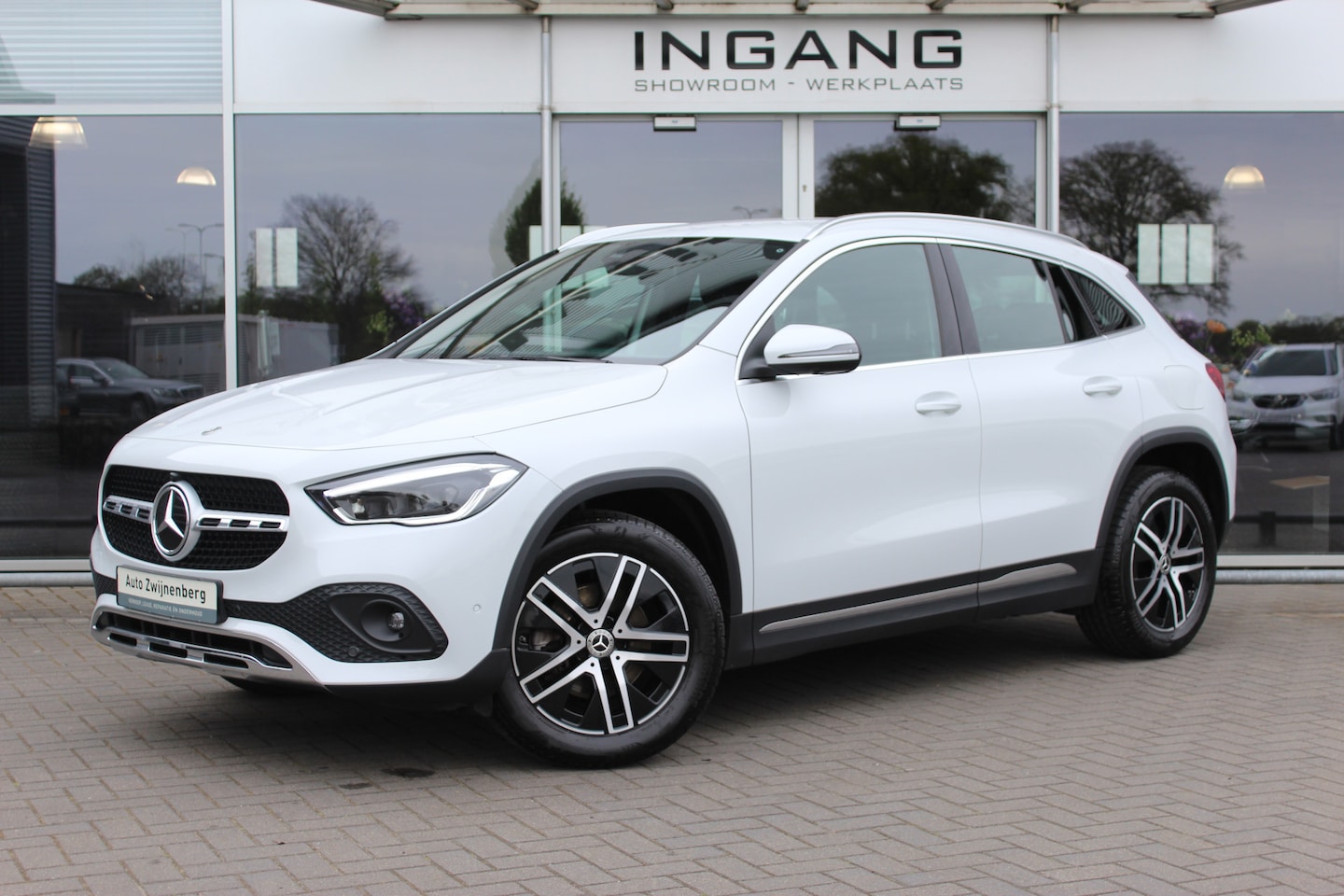 Mercedes-Benz GLA-Klasse - 200 Progressive | Trekhaak | Memory | 360° | - AutoWereld.nl