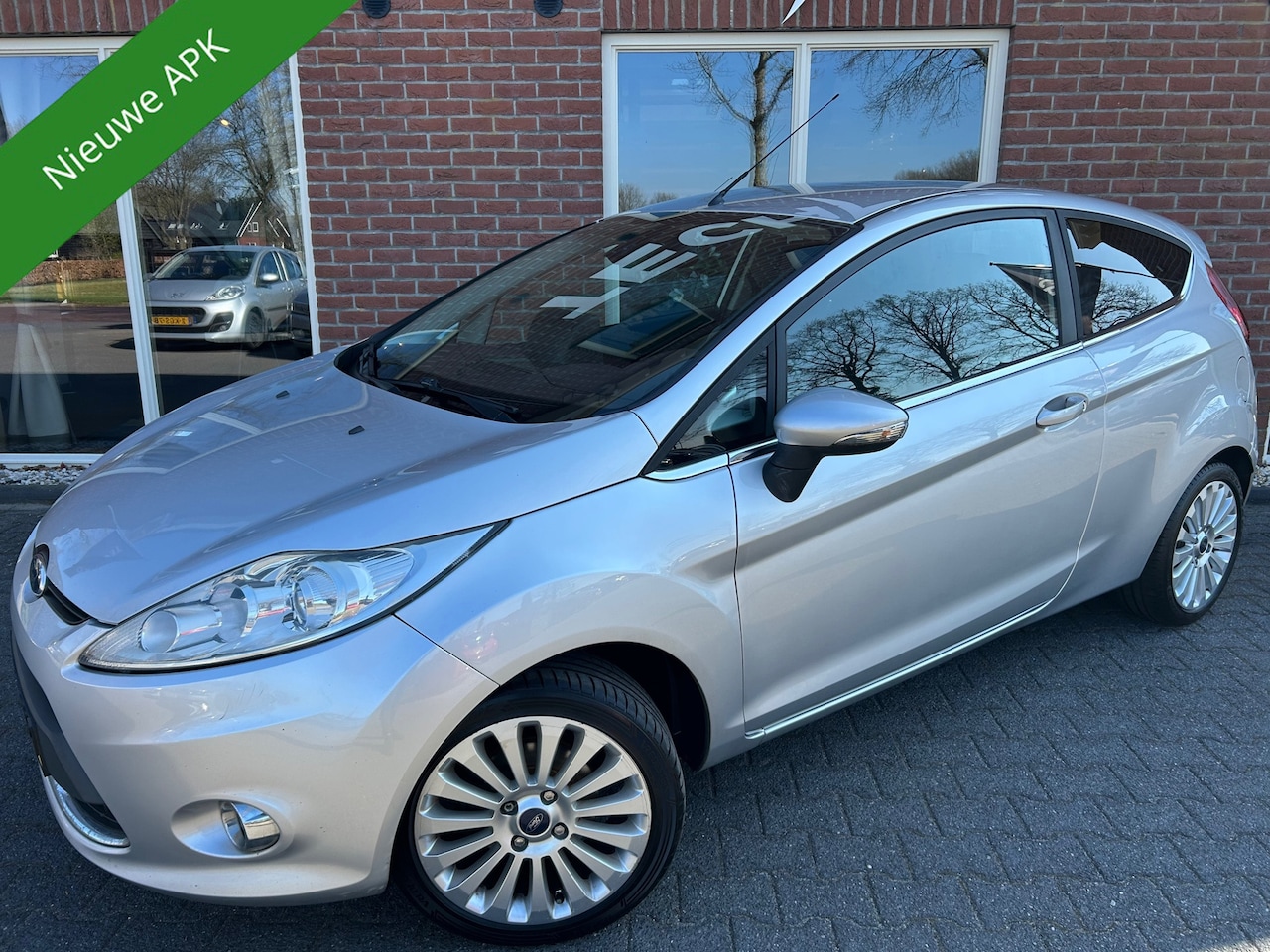 Ford Fiesta - 1.4 Ghia NIEUWE APK / LEER / CAMERA / AIRCO / GROOT.SCHERM / LMV - AutoWereld.nl