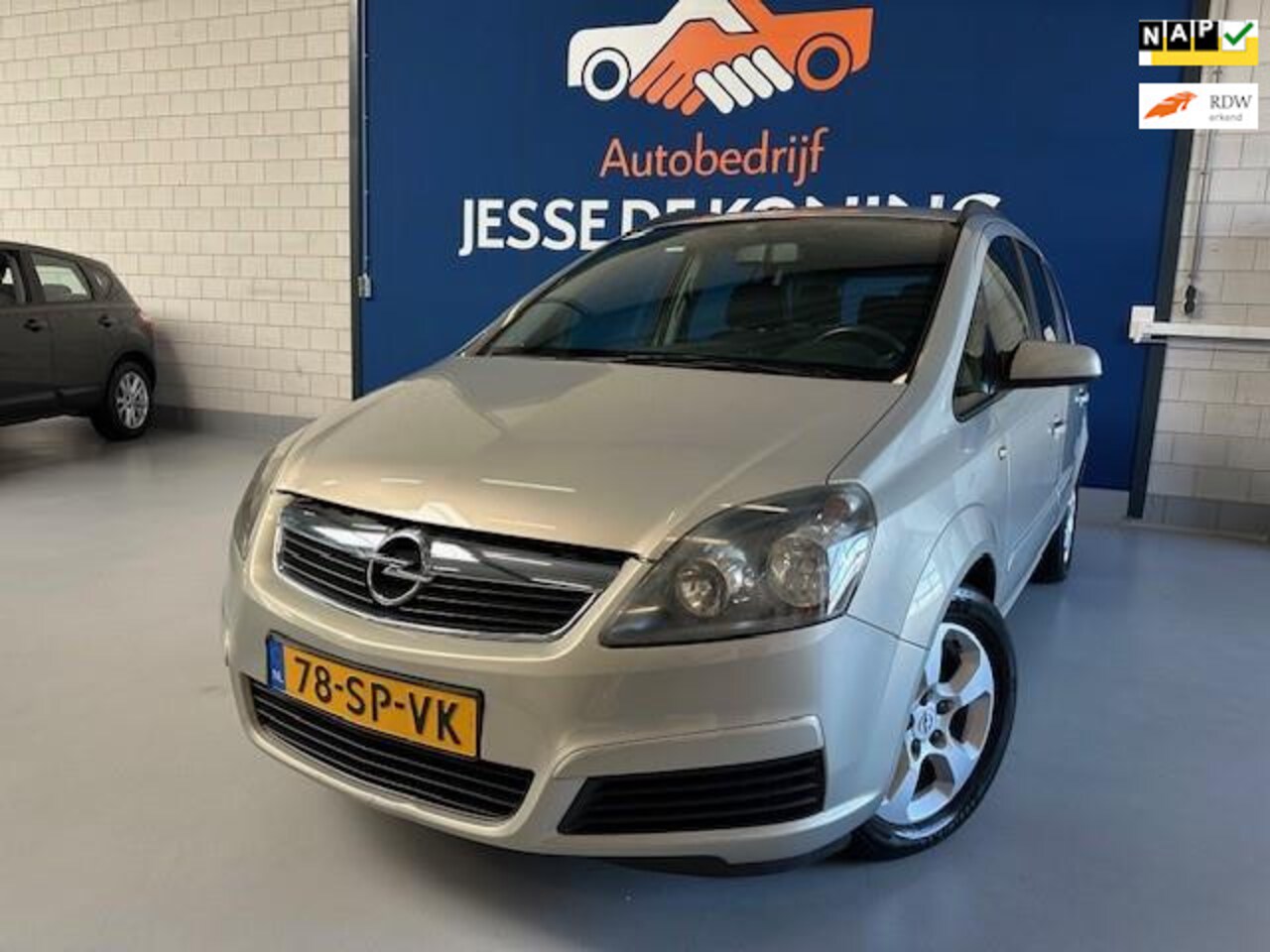 Opel Zafira - 2.2 Enjoy 2.2 Enjoy,bj.2006,kleur:grijs ! Airco,Sportvelgen,Cruise Control,7 Stoelen,Trekhaak,APK 02 - AutoWereld.nl
