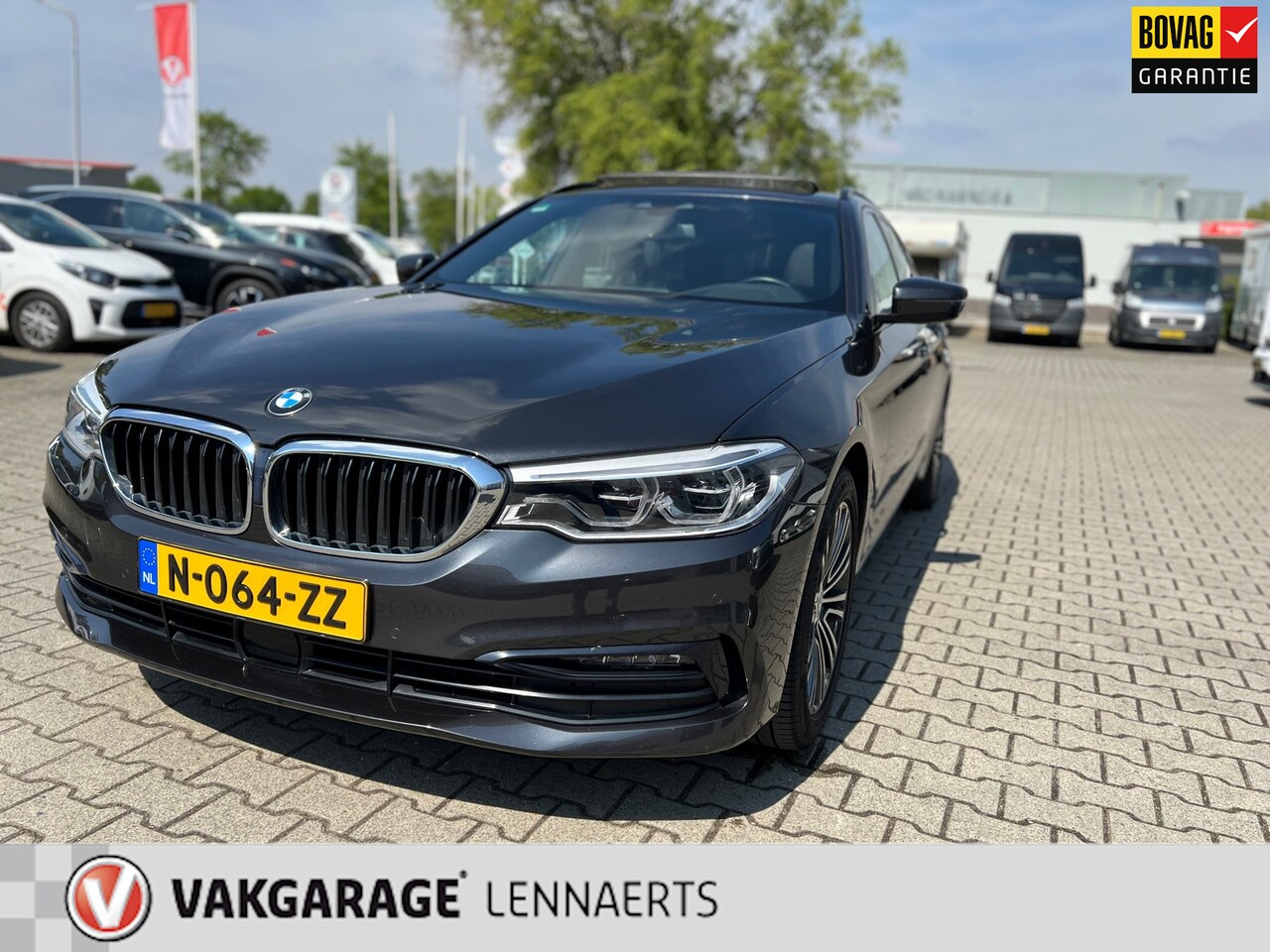 BMW 5-serie Touring - 520i High Executive Sport Line Automaat (PANO/TREKHAAK) - AutoWereld.nl