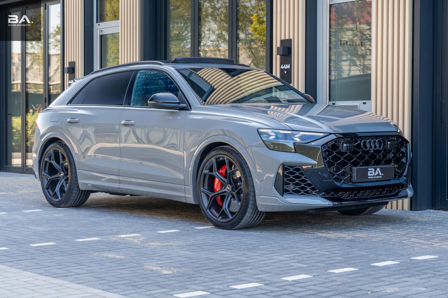 Audi Q8 - 4.0 TFSI RS Q8 quattro Performance 640PK Nardogrey - AutoWereld.nl