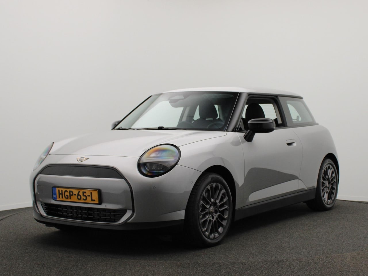 MINI Cooper - Mini E Essential XS 40.7 kWh * NIEUW * Volledige BMW Dealer Garantie - AutoWereld.nl