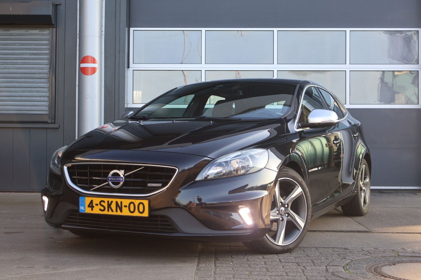Volvo V40 - 1.6 D2 R-Design Volvo V40 1.6 D2 R-design - TOP onderhouden - AutoWereld.nl