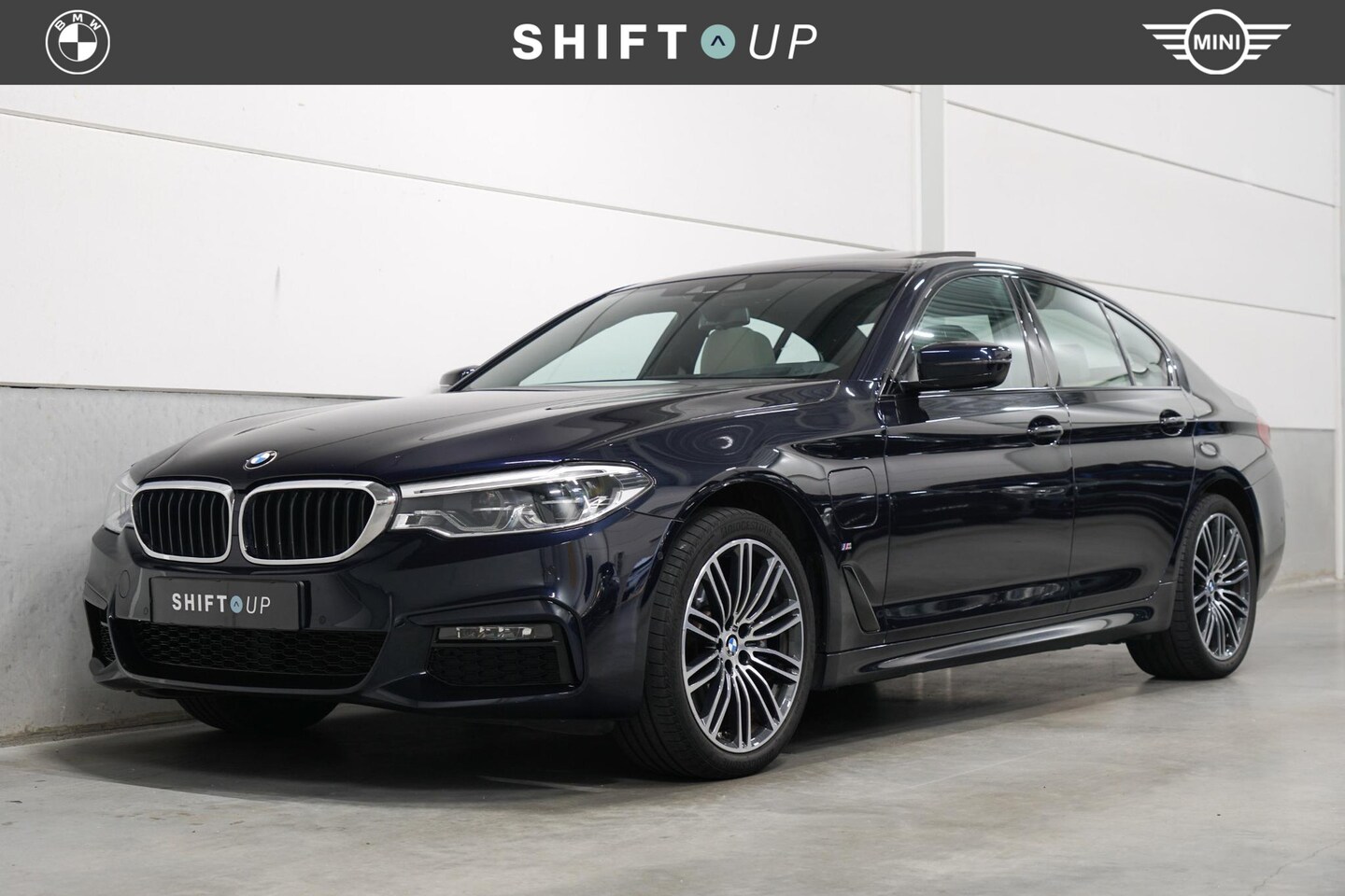 BMW 5-serie - 530e M-Sport | Schuifdak | Head Up | Comfort Zetels - AutoWereld.nl