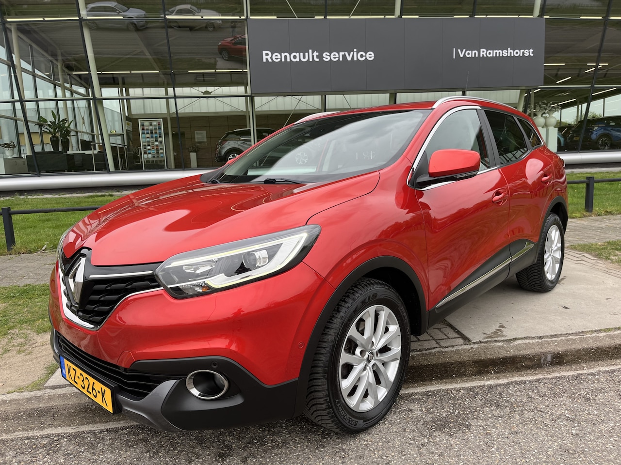 Renault Kadjar - 1.2 TCe 130 PK Intens / Dealer onderhouden / Trekhaak / Automaat / Camera / 17' LMV / - AutoWereld.nl