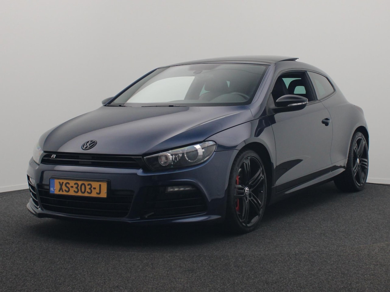 Volkswagen Scirocco - 2.0 TSI R Automaat Leder Navigatie Climate-control Cruise - AutoWereld.nl