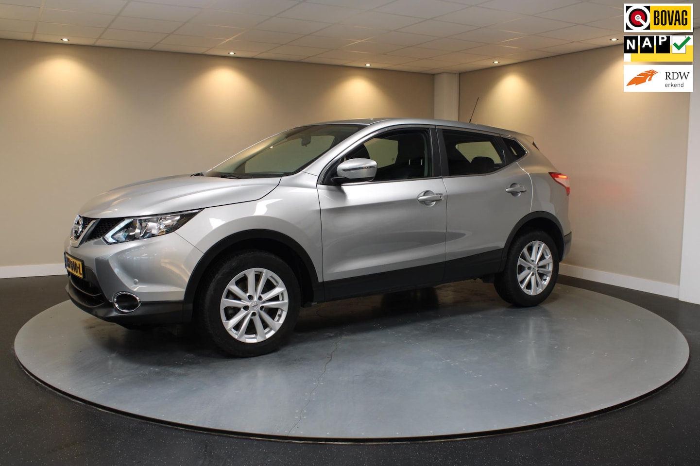 Nissan Qashqai - 1.2 Acenta *All-seasons* Navi|Cruise|Camera - AutoWereld.nl