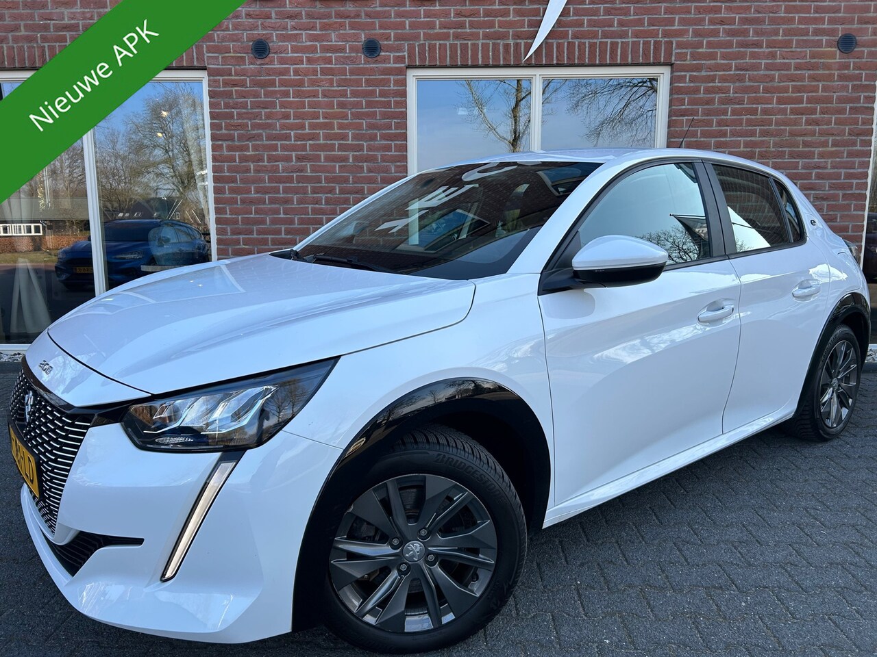 Peugeot e-208 - EV Blue Lease Active 50 kWh NW APK / FASE 3 / FULL.LED / CARPLAY / DAB+ / ANDROID / CLIMA - AutoWereld.nl