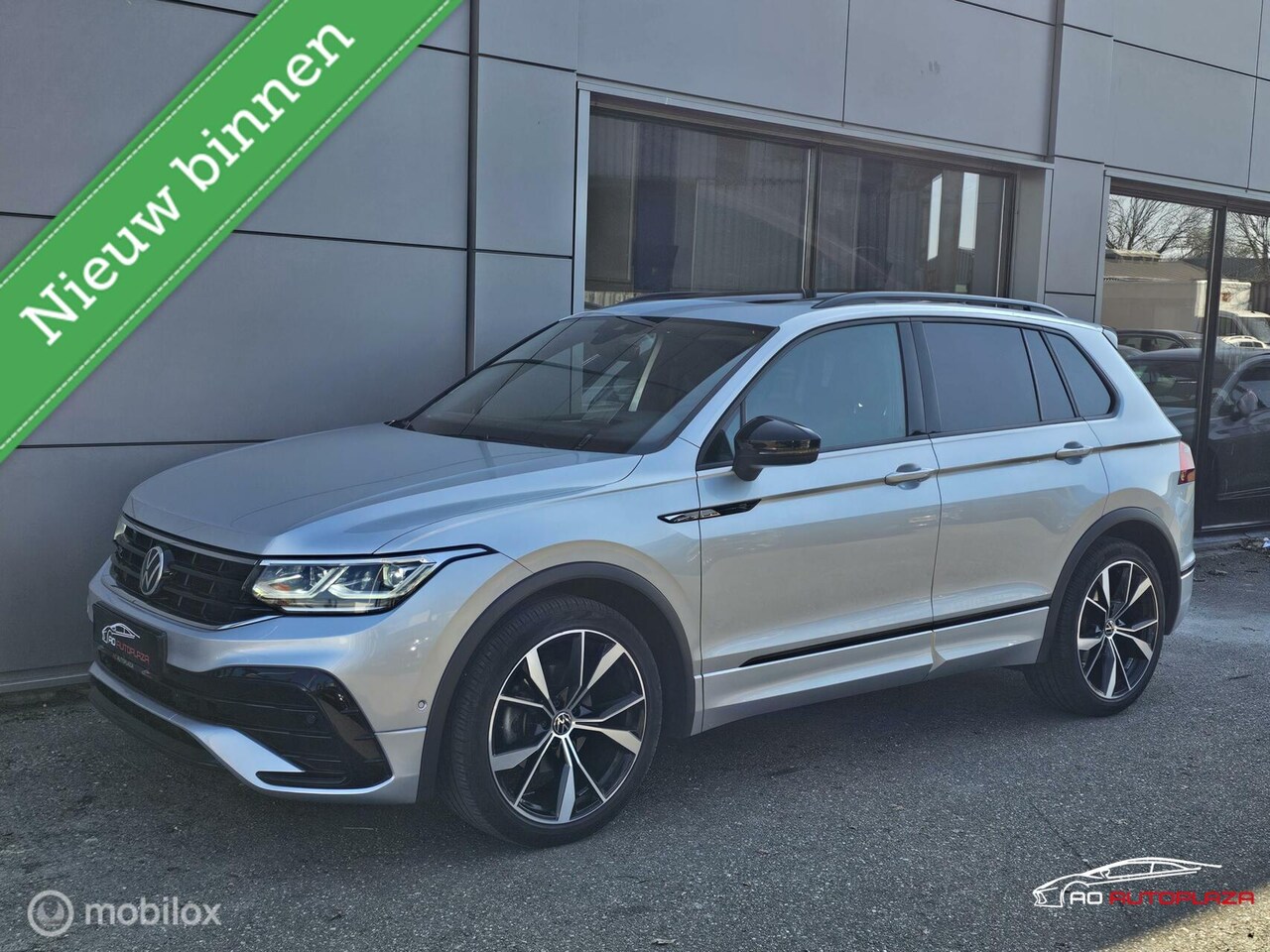 Volkswagen Tiguan - 1.5 TSI R-line Panorama/Virtual/HUD/Black pack/Camera - AutoWereld.nl