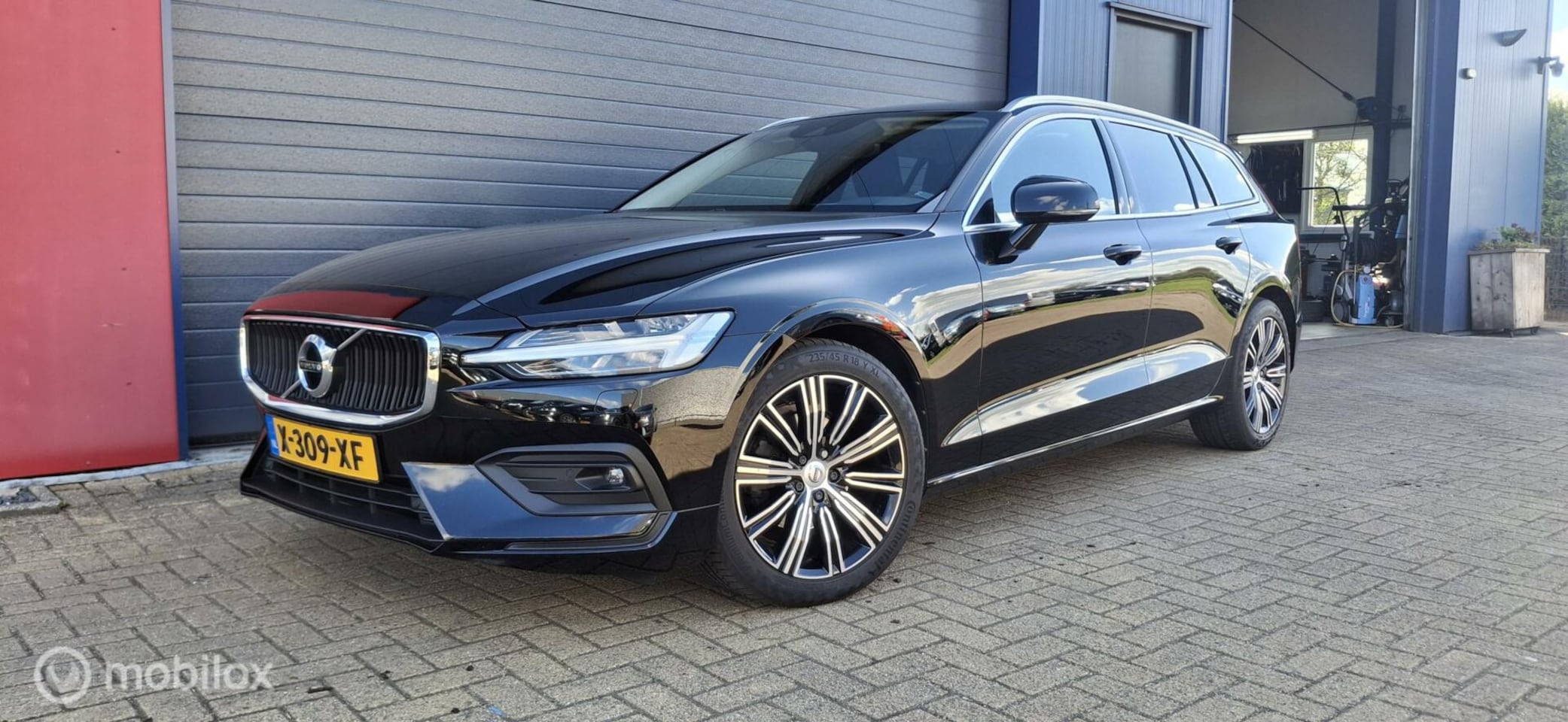 Volvo V60 - 2.0 T4 2.0 T4,Camera,Trekhaak,Stoelverwarming, - AutoWereld.nl