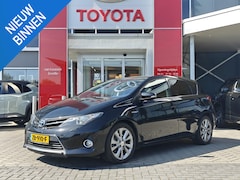 Toyota Auris - 1.8 Hybrid Executive STOELVERWARMING NAVI KEYLESS 17"LMV PARK-SENSOREN PRIVACY-GLASS JBL-A