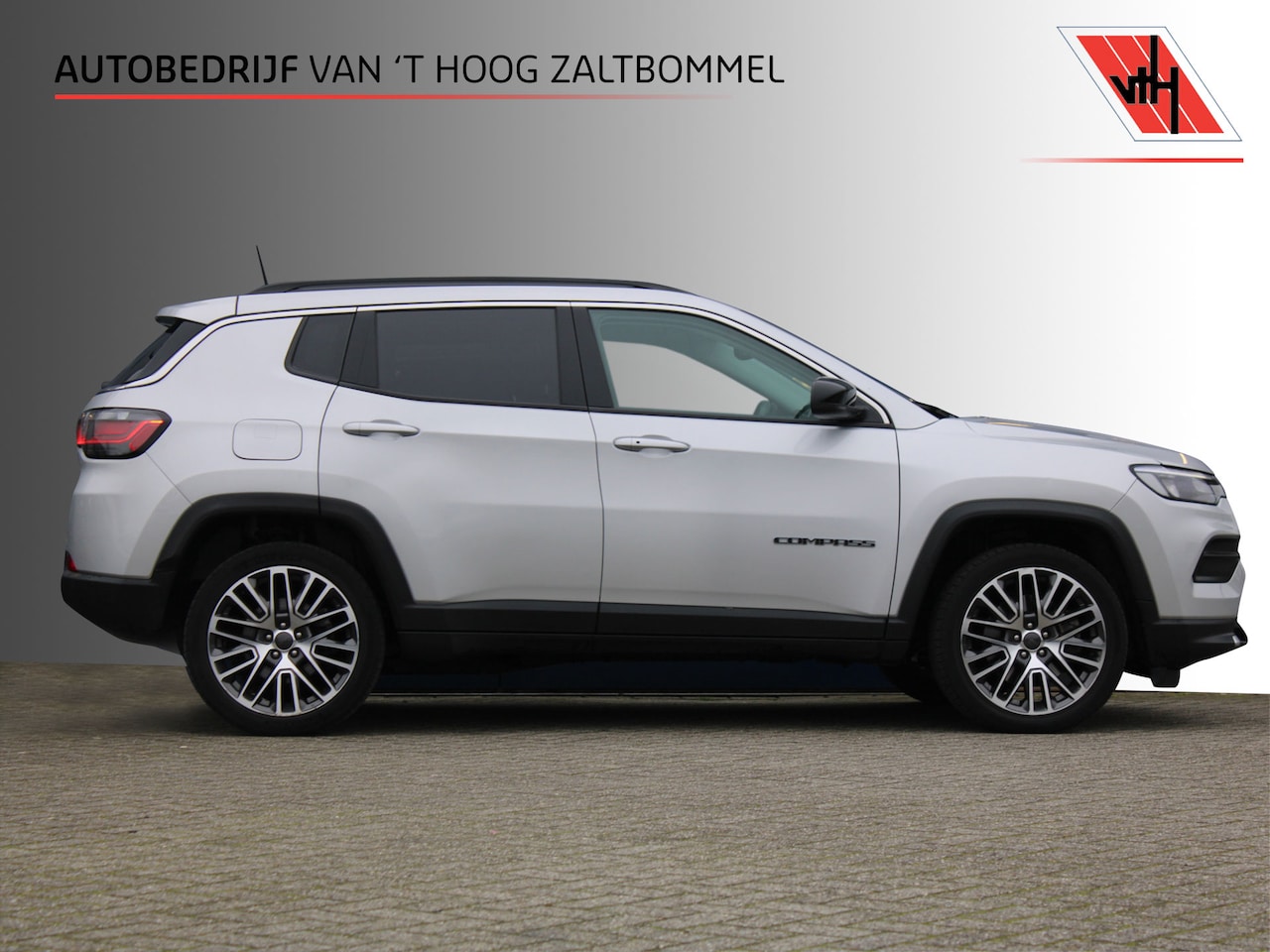 Jeep Compass - 4xe 190 Plug-in Hybrid Electric Night Eagle PANORAMADAK ACC CAMERA 19'' - AutoWereld.nl