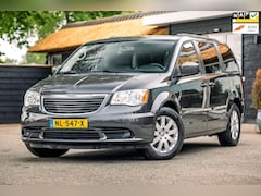 Chrysler Town and Country - 3.6 V6 (Leder / Climate / Cruise / Camera / Navigatie / 7 Persoons)
