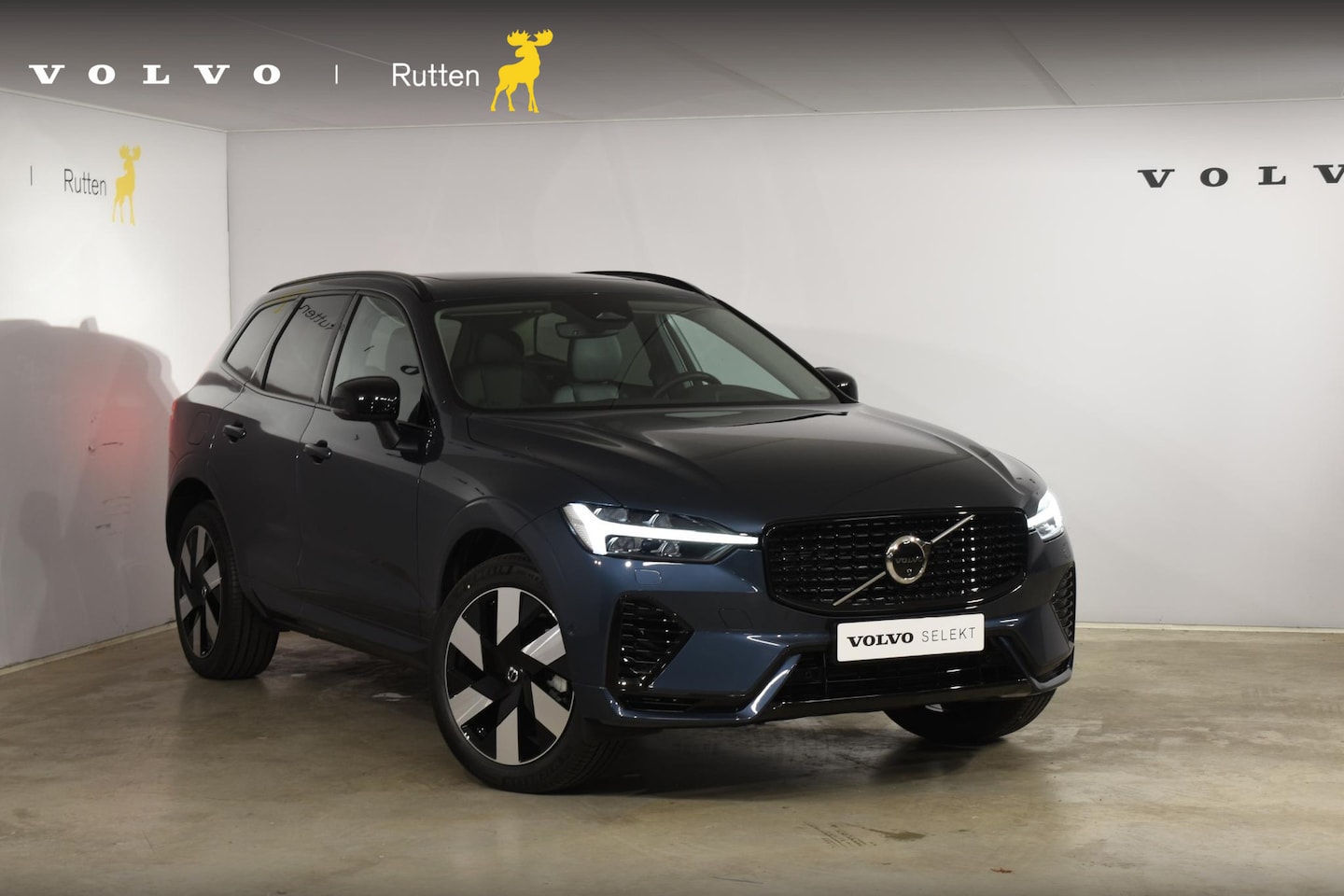 Volvo XC60 - T6 350PK Automaat Plug-in hybrid AWD Plus Dark / Adaptive Cruise control / Stoelverwarming - AutoWereld.nl