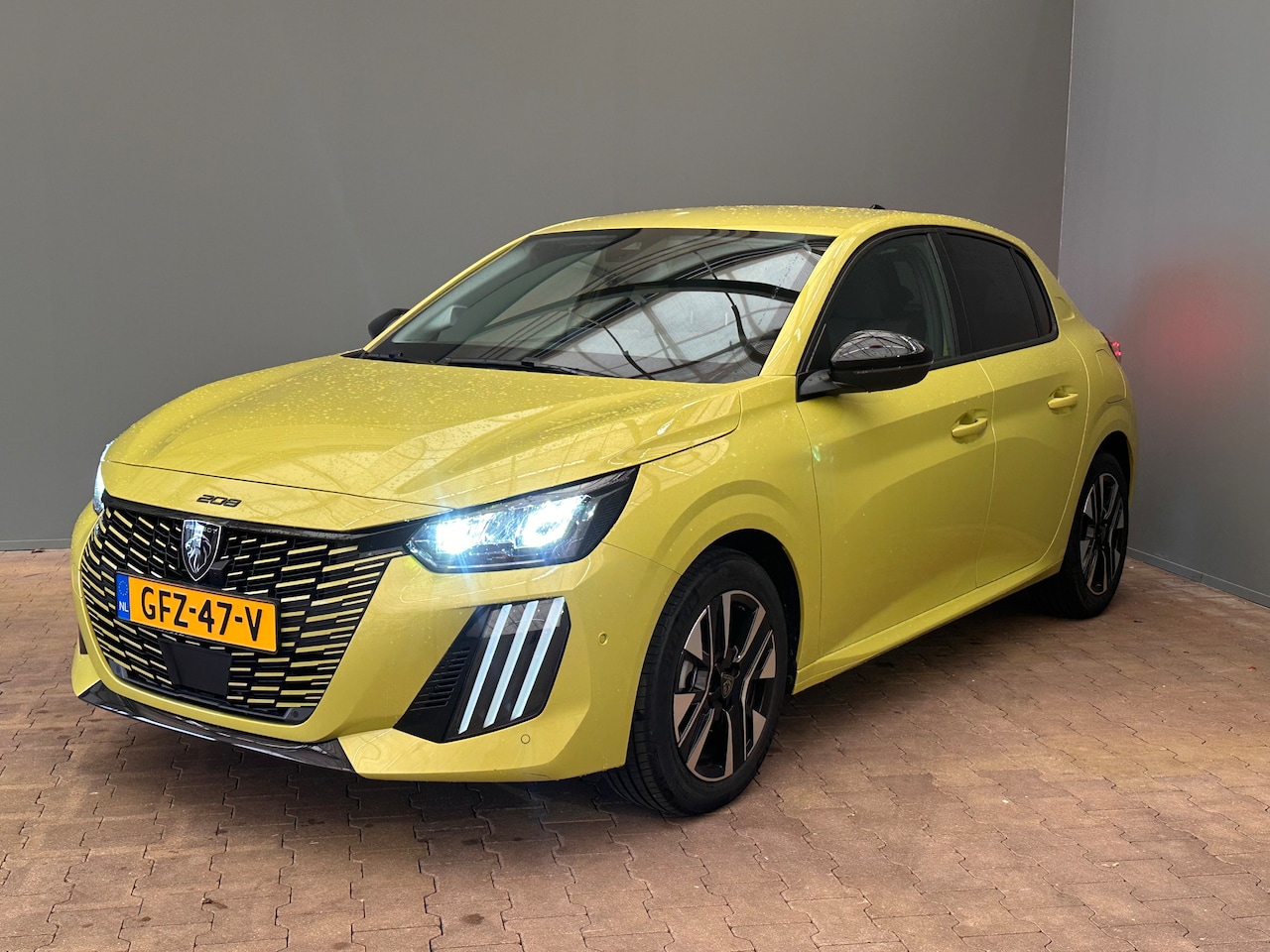 Peugeot 208 - 1.2 PureTech 100 Allure | Achteruitrijcamera | Apple Carplay/Android Auto | Cruise control - AutoWereld.nl