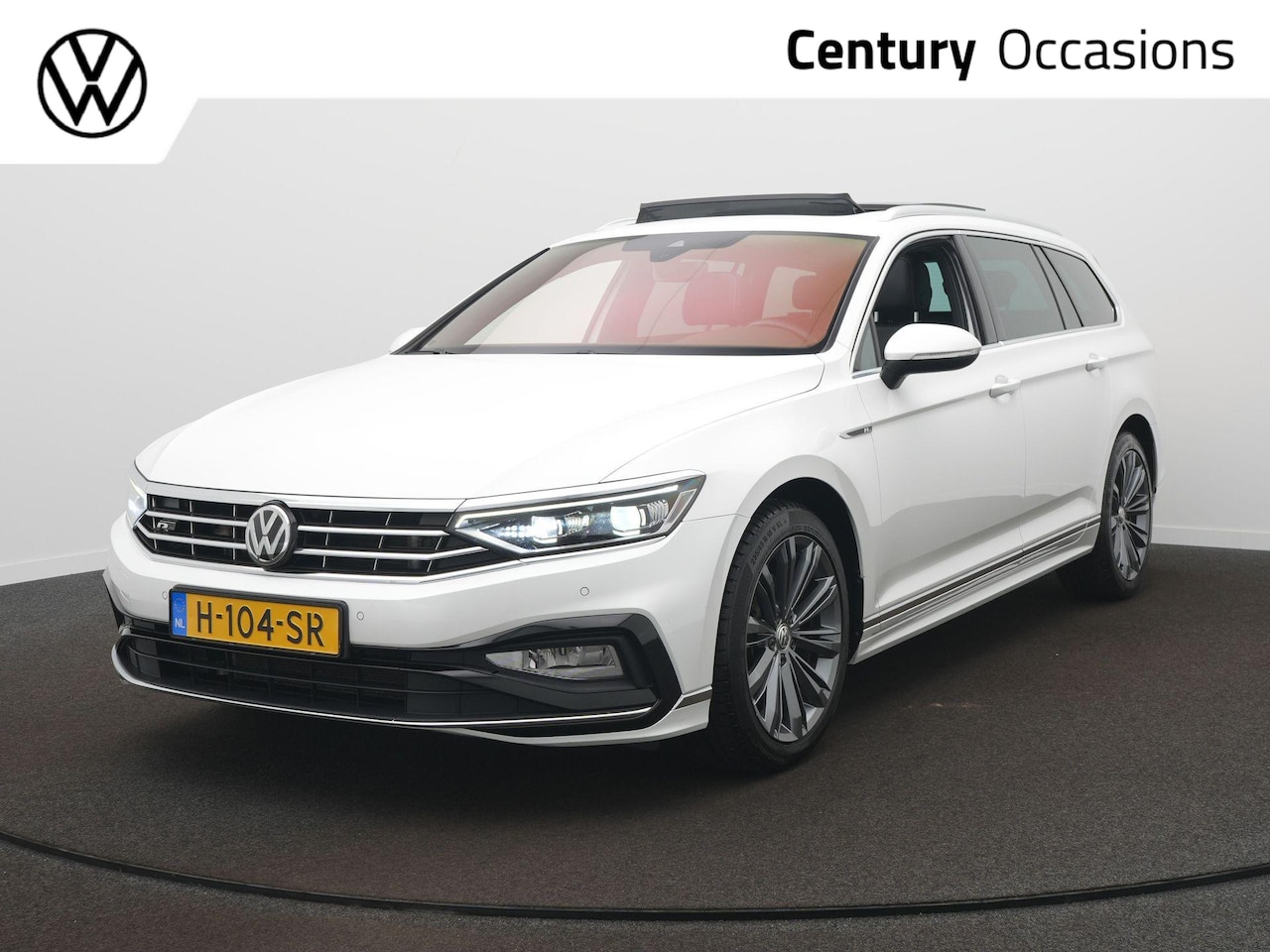Volkswagen Passat Variant - 2.0 TSI 190Pk Elegance Business R Panoramadak - Navigatie - Camera - Trekhaak - AutoWereld.nl