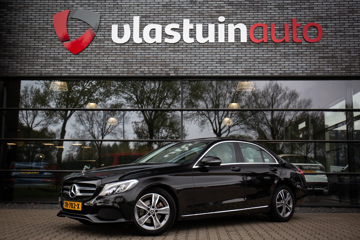 Mercedes-Benz C-klasse - 200 Sport Edition Premium Plus Glazen panoramadak, Stoelverwarming, Isofix - AutoWereld.nl