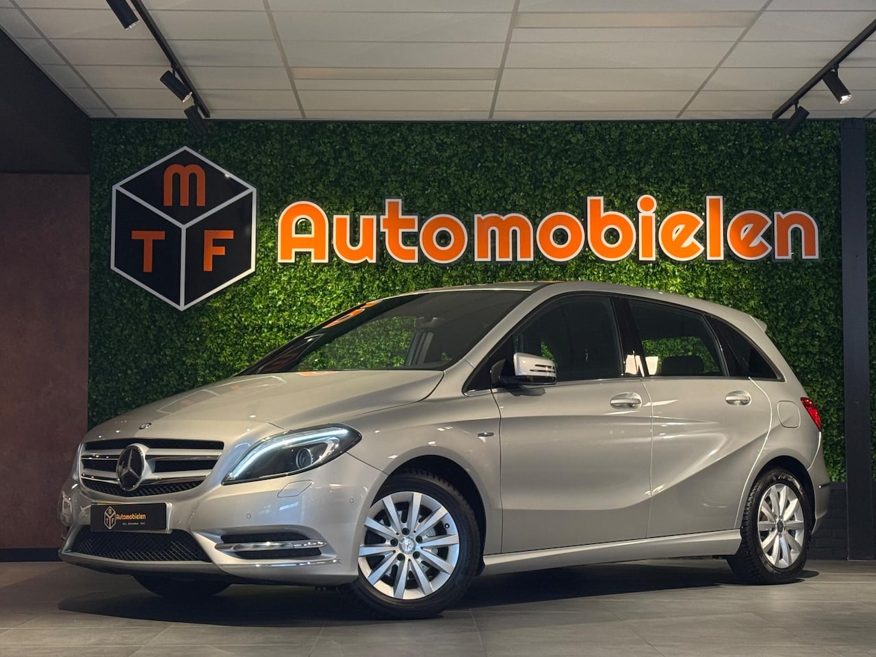 Mercedes-Benz B-klasse - 180 Ambition |BI-XENON|TREKHAAK|NAVI|Org.NL|BLUETOOTH - AutoWereld.nl