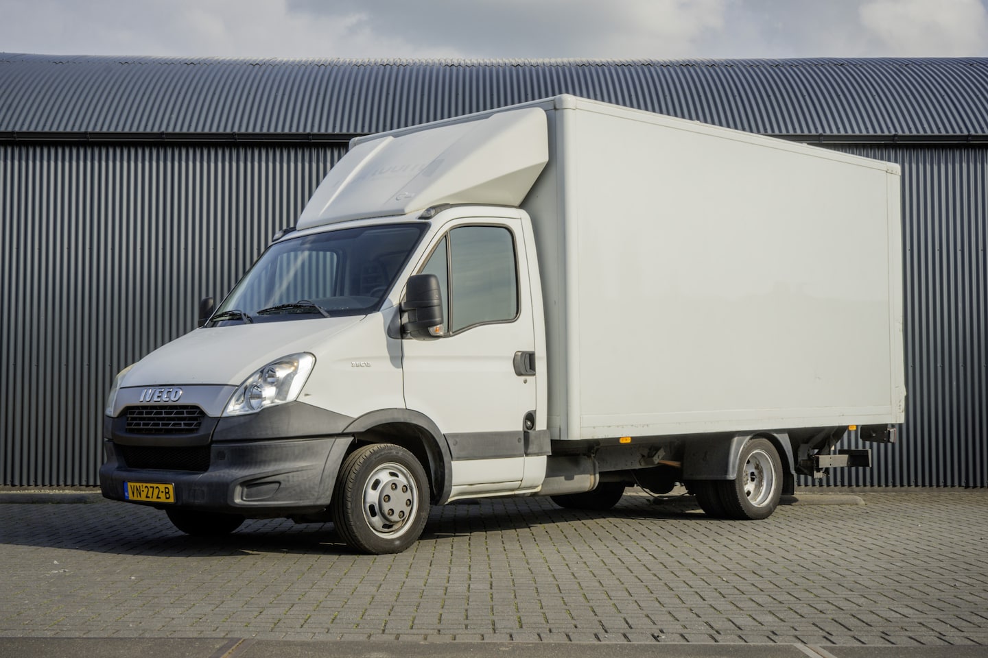 Iveco Daily - 35C13 | Bakwagen met laadklep | Airco | 3-Zits - AutoWereld.nl