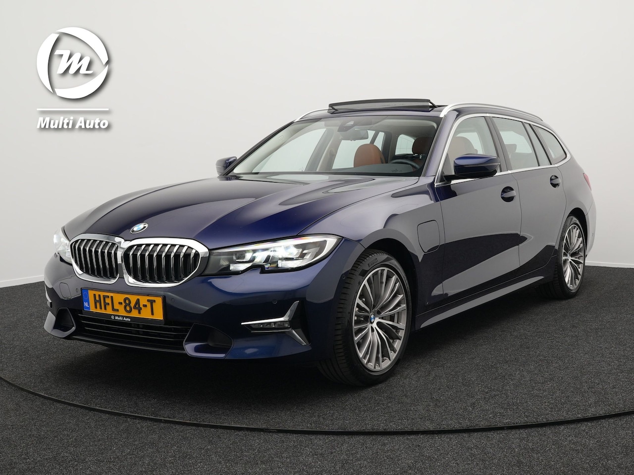 BMW 3-serie Touring - 330e Luxury Line Plug-in Hybrid PHEV | Trekhaak af Fabriek | Panodak | Adaptive Onderstel - AutoWereld.nl