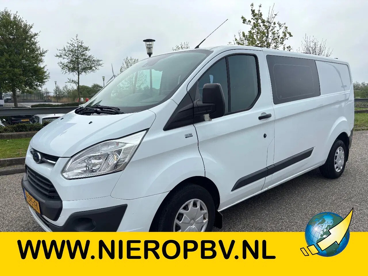Ford Transit Custom - 2.0TDCI L2H1 Dubbelcabine Airco Navi Cruisecontrol Trekhaak EURO 6 - AutoWereld.nl