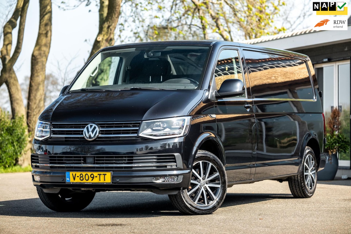 Volkswagen Transporter - 2.0TDI 150pk DSG L2H1 Comfortline (Adap Cruise / Lang / Full Led / Airco / 17" / PDC V+A / - AutoWereld.nl