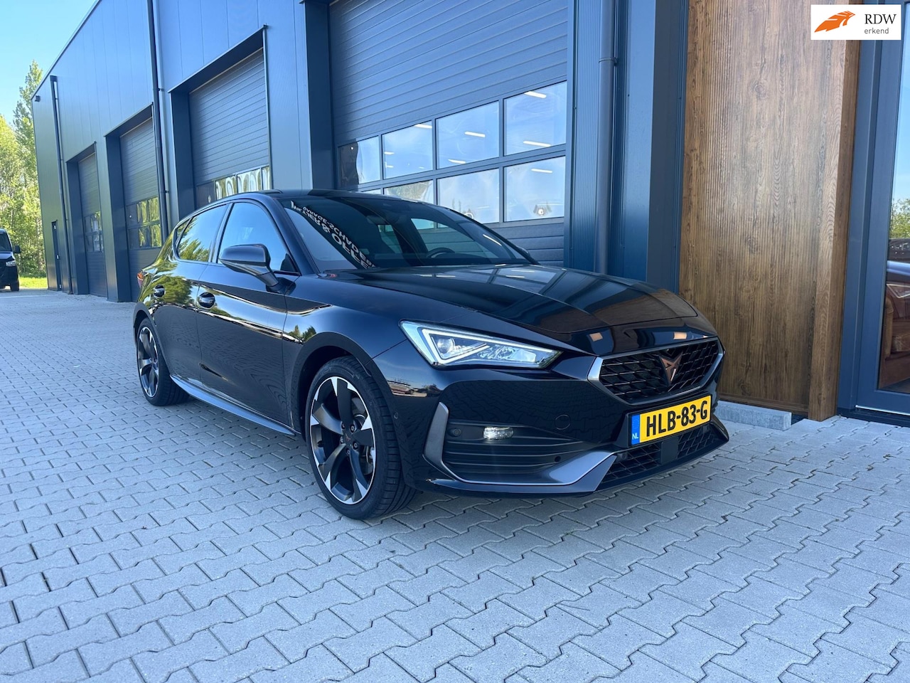 CUPRA Leon - 1.4 e-Hybrid VZ Adrenaline / camera / 245pk sfeer - AutoWereld.nl