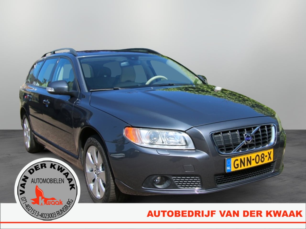 Volvo V70 - 2.5T Momentum | Vijf cilinder | Cruise control | Voorstoelen ver - AutoWereld.nl