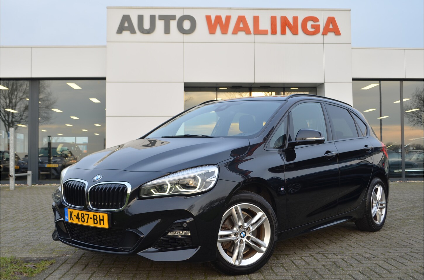 BMW 2-serie Active Tourer - 2.0L 220i Autom. M Sport Stoelverwarming Achteruitrijcamera Trekhaak afn. 1500kg Trekgewic - AutoWereld.nl