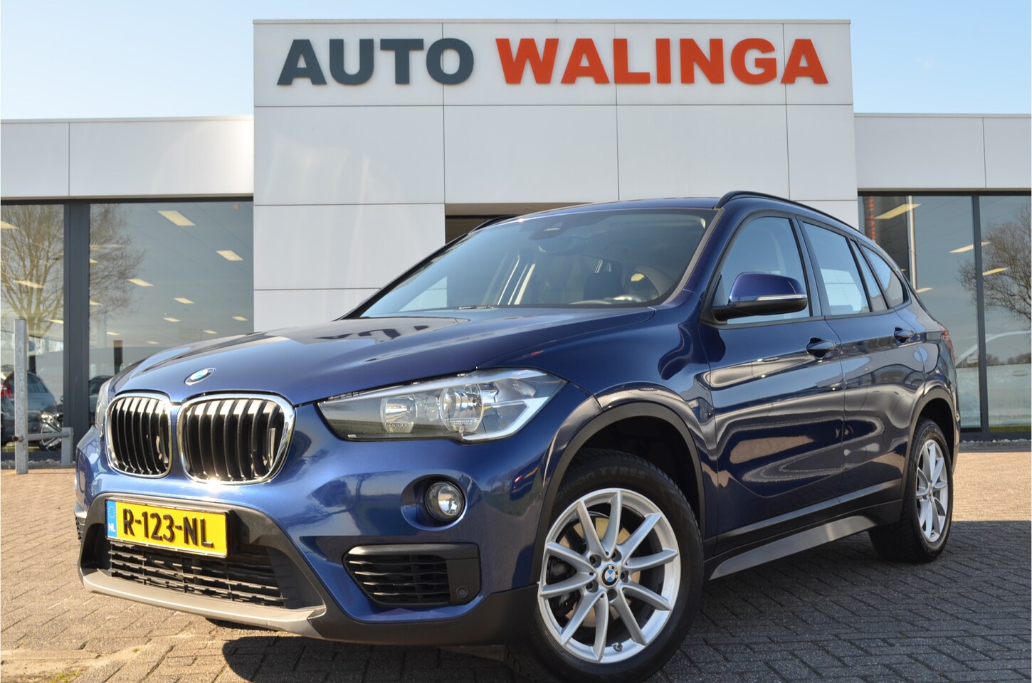 BMW X1 - sDrive18i High Executive Sportstoelen | Navi | Stoelverwarming | M-stuur | Elektr a.klep | - AutoWereld.nl