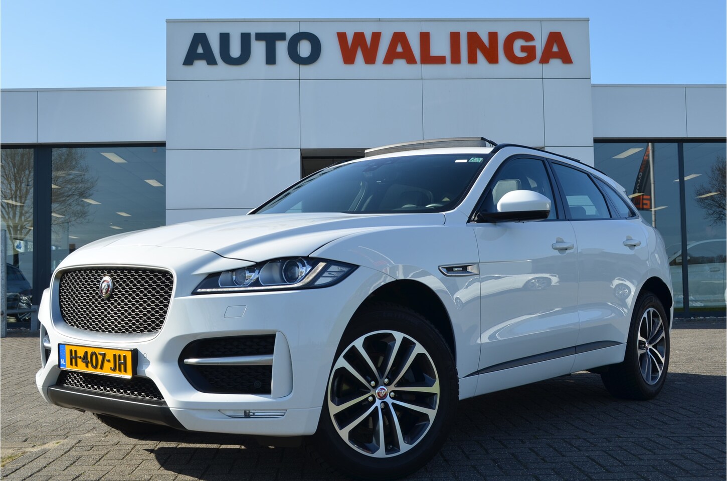Jaguar F-Pace - 2.5t AWD R-Sport Pano | Trekhaak elektr | Leer | Elektr stoelen | Alcantara hemel | Sfeerv - AutoWereld.nl