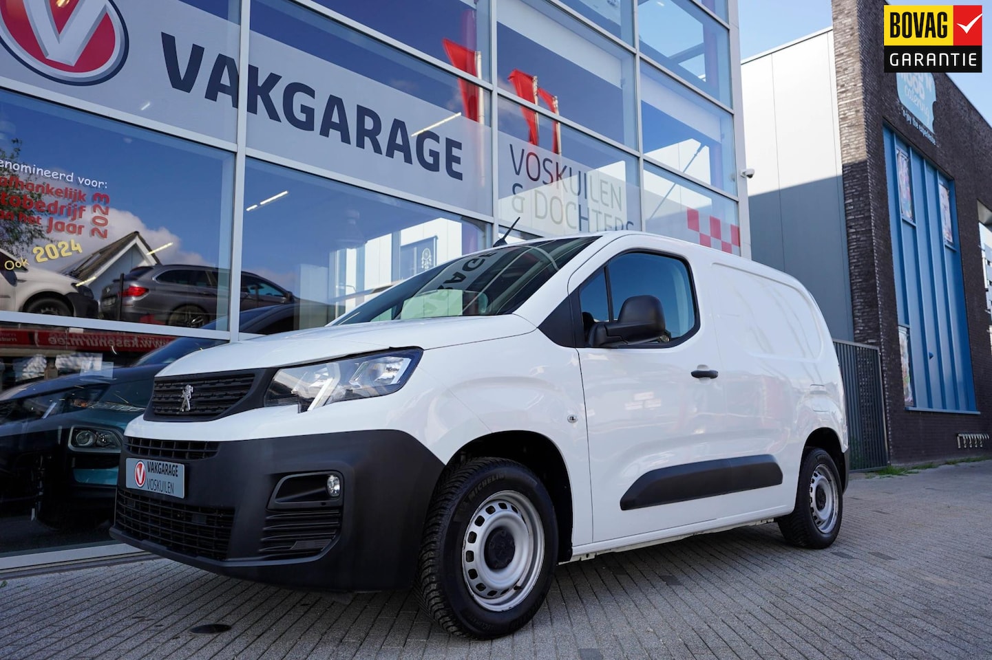 Peugeot Partner - 1.2 PureTech Premium 3 pers. | BPM vrij | ex BTW - AutoWereld.nl